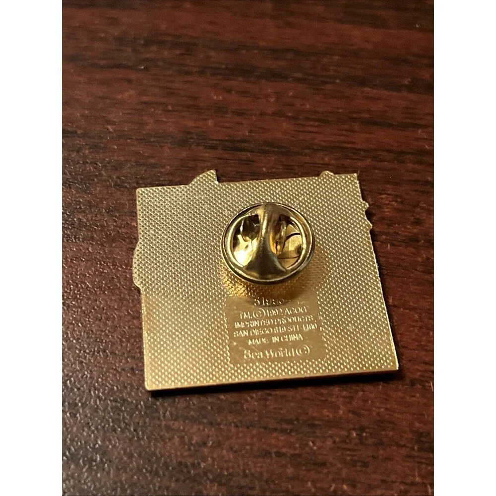 1996 Atlanta Olympics Sea World Shamu‎ Orca Killer Whale Lapel Hat Pin